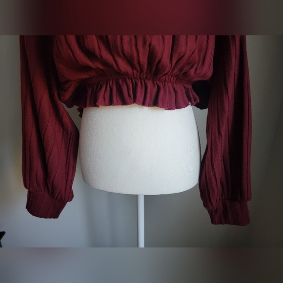 NWT Burgundy sweater cropped with ruffle trim- size large - Picture 3 of 6